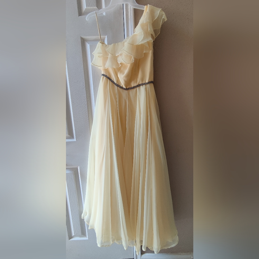 Clifton Wilhite Dallas 1960s Yellow Flowy Chiffon One Shoulder Formal Dress  🌙